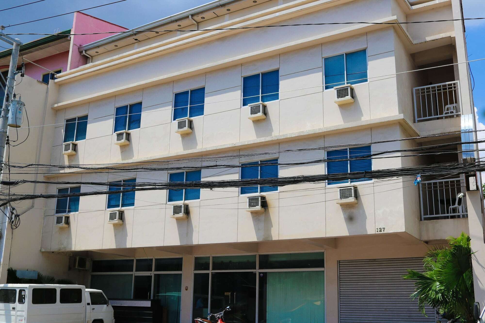 RedDoorz @ Bonifacio St Cebu Hotel Esterno foto
